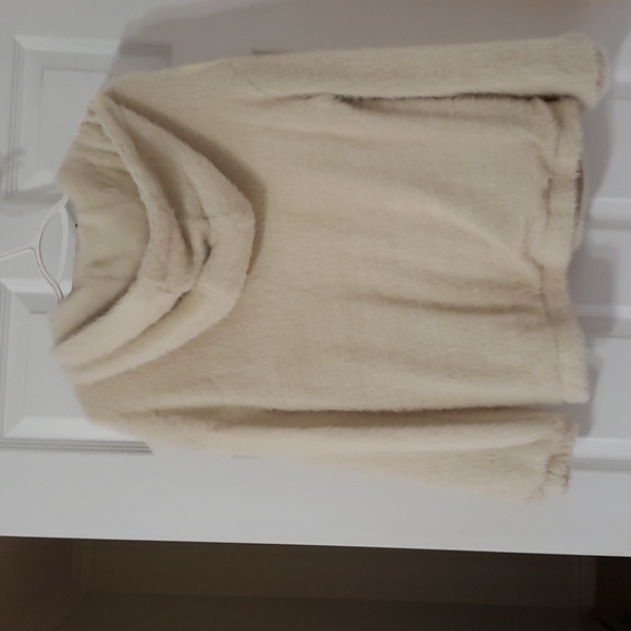 Sweater - Picture 2 of 4